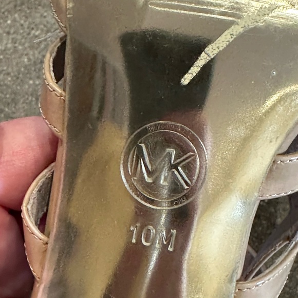 Michael Kors strappy peep toe stilettos in sand coloured patent leather - Picture 14 of 15